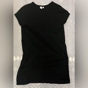 Gap T-shirt dress. New never worn, doesn’t have tag.
